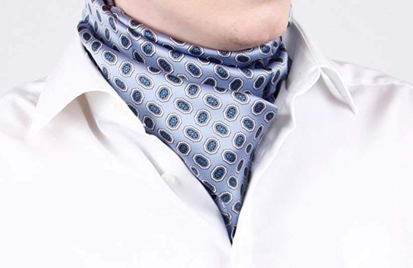 Популярный способ как завязать шейный платок для мужчин